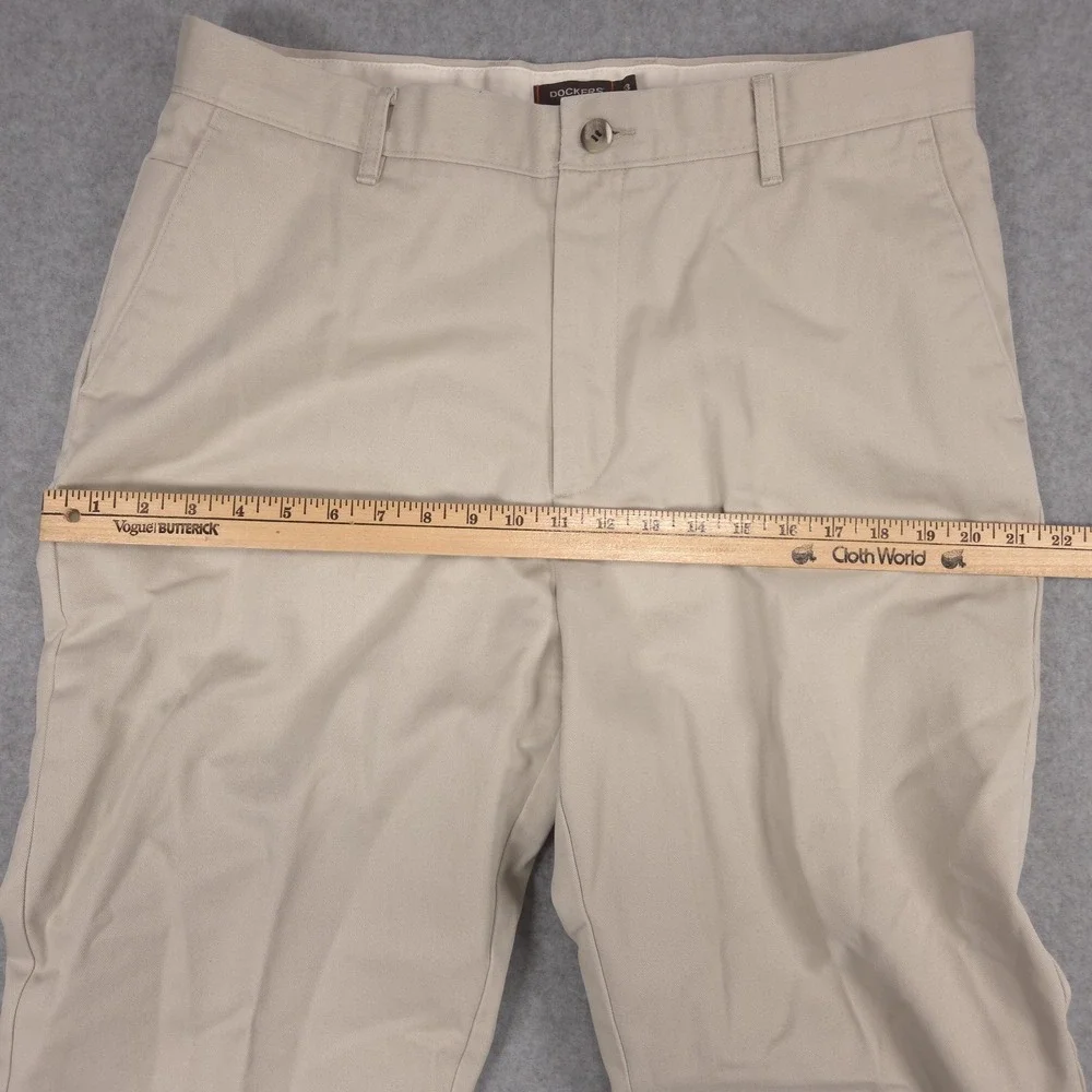 Dockers D3 Mens 34x30 Cream Ivory Khaki Flat Front Casual Chino Pants School